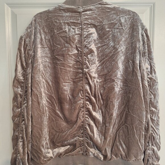 Free people Ruched crushed velvet bomber jacket pink cream size L/G - Picture 3 of 9